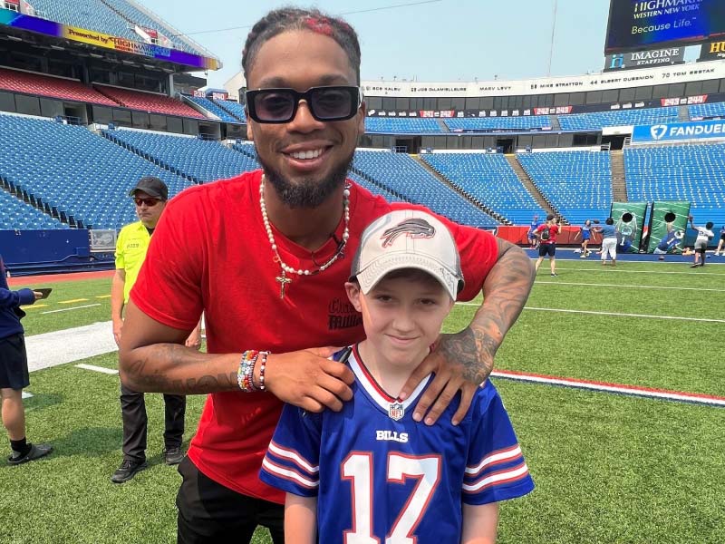 David Lyons (right) met Buffalo Bills safety Damar Hamlin at a CPR training event held by the team and the American Heart Association. (Photo courtesy of Russ Lyons)